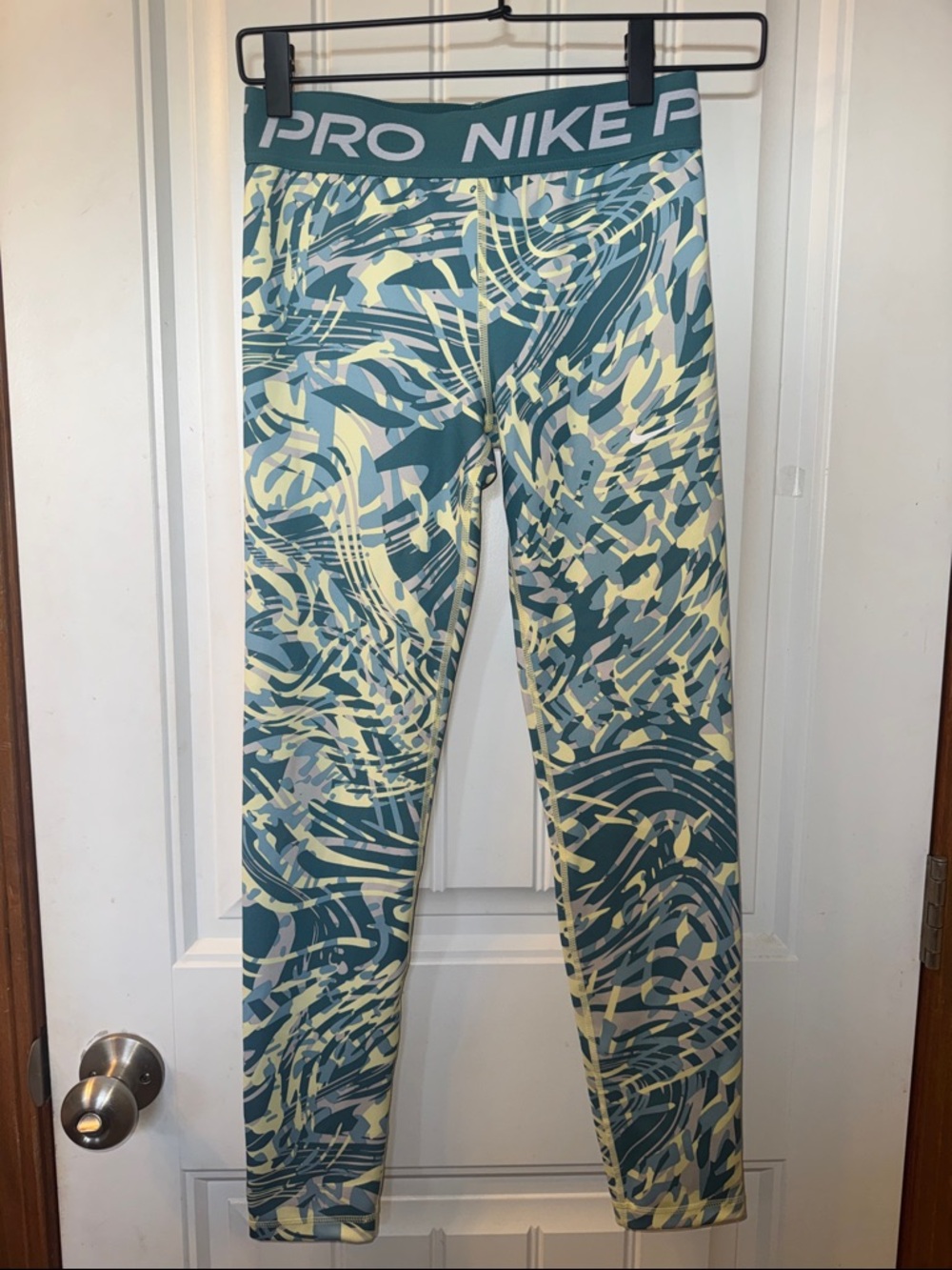 Nike Pro Teal & Cream Abstract Print Leggings